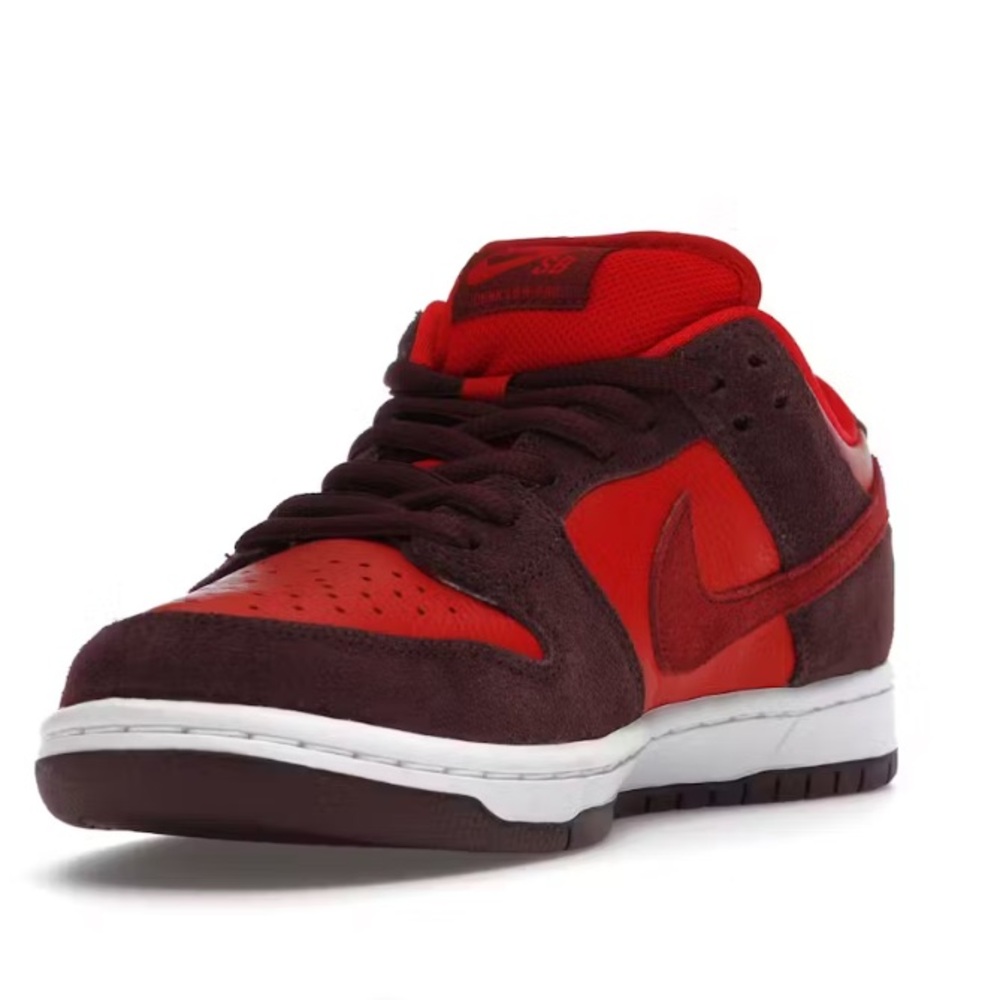 NIB Nike SB Dunk Low Cherry